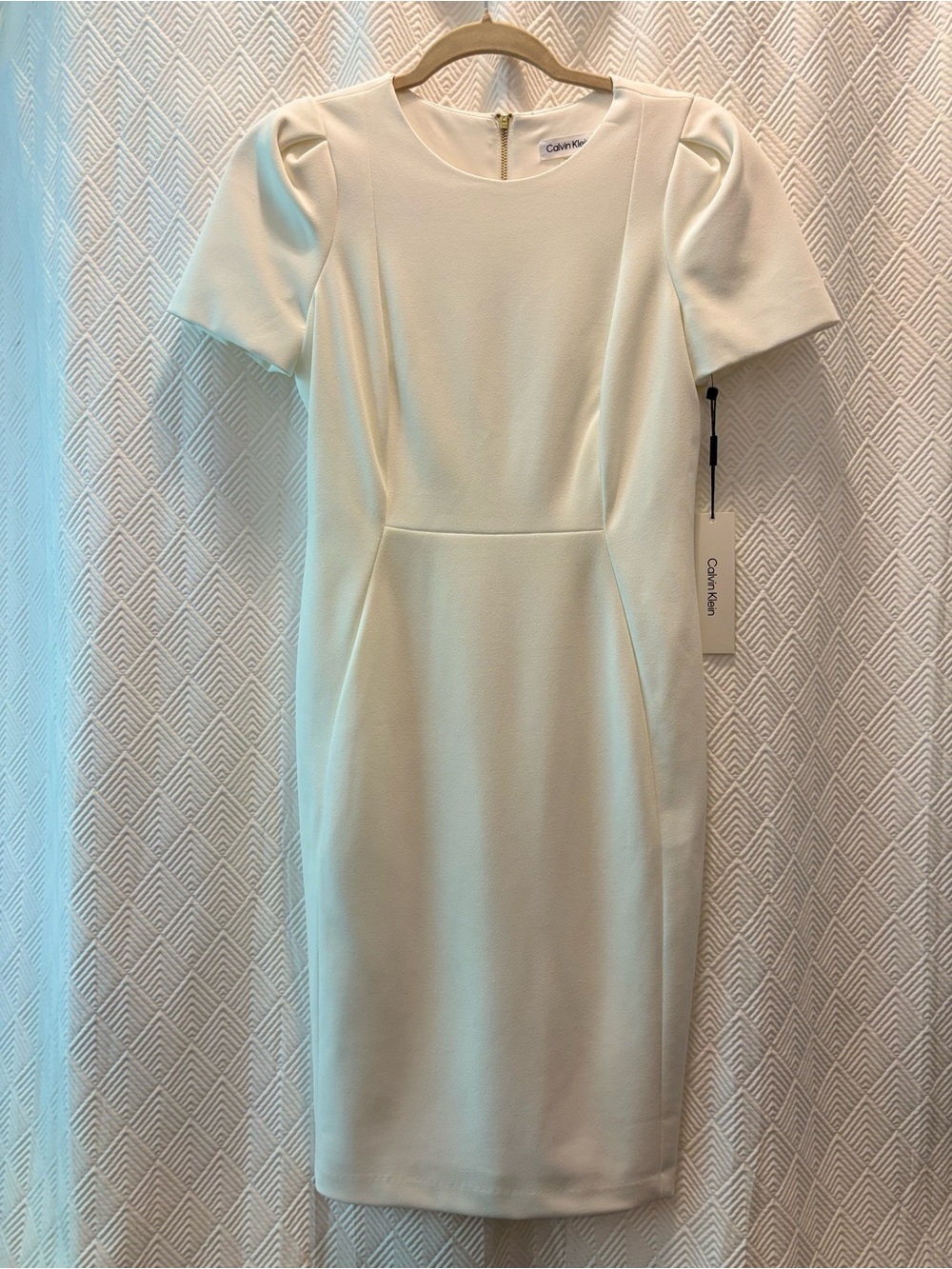 NWT CALVIN KLEIN White Sheath Dress Tulip Sleeves Size 4 Office Bridal Shower